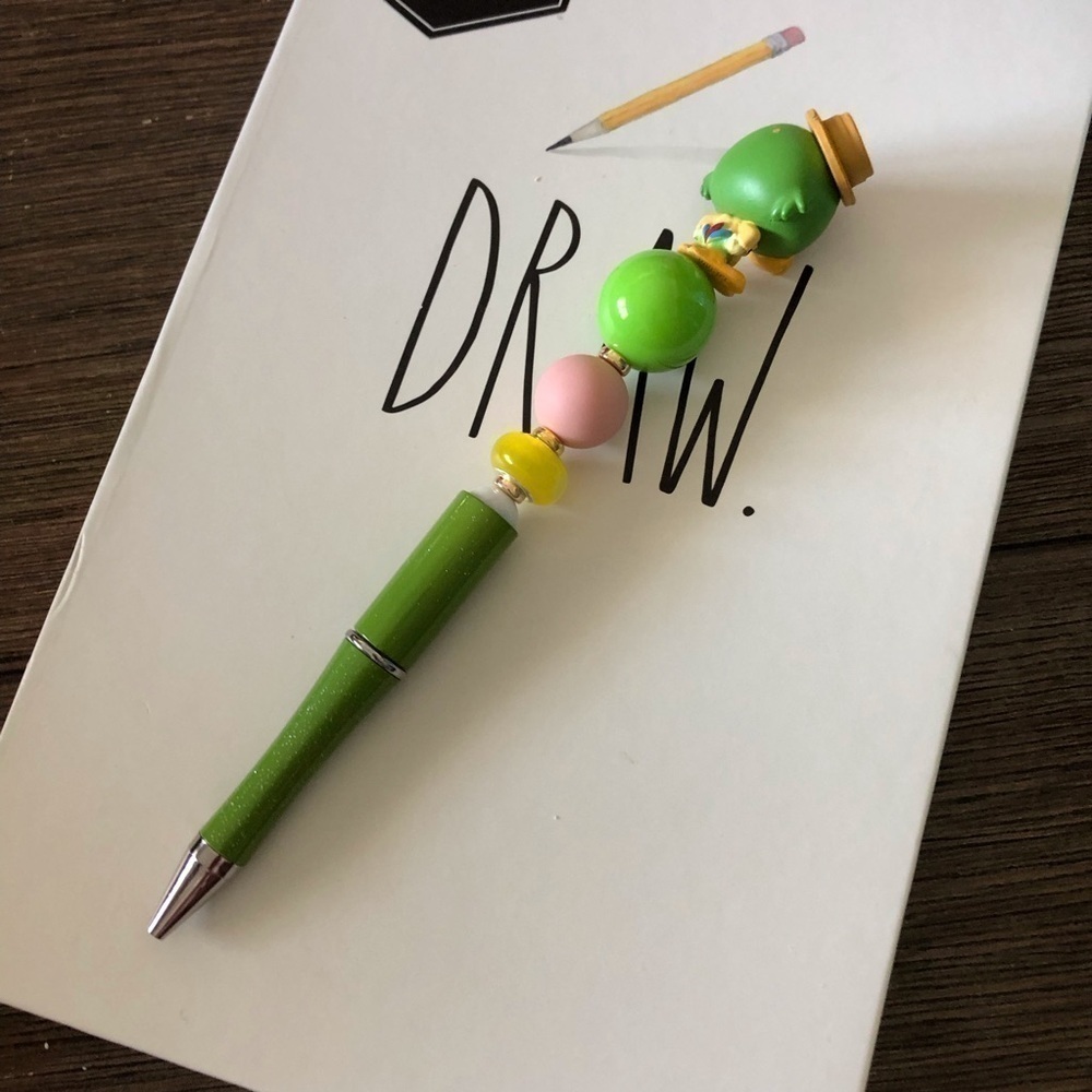 Disney Doorables: Mickey & Friends: Jose Carioca handmade beaded pen - Picture 3 of 3